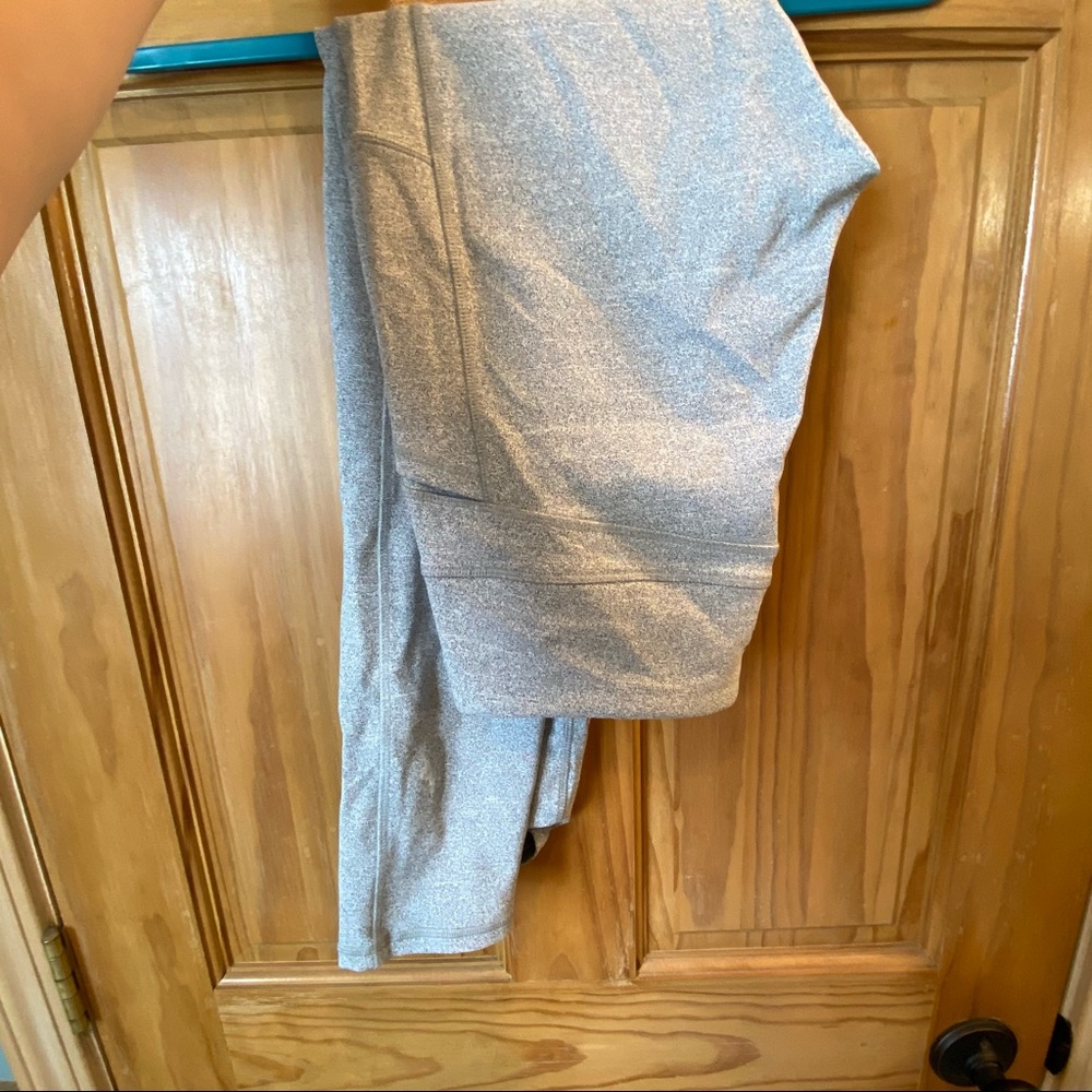 Light gray active leggings